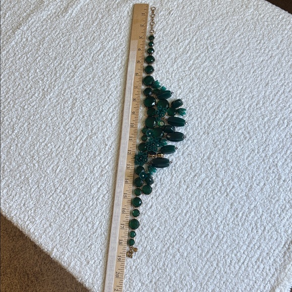 Elegant Green Statement Necklace - Picture 9 of 13